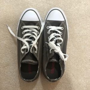 (Almost new) Gray converse